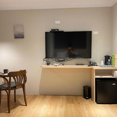 Yoshi Hotel - Tainan Station Branch Екстериор снимка