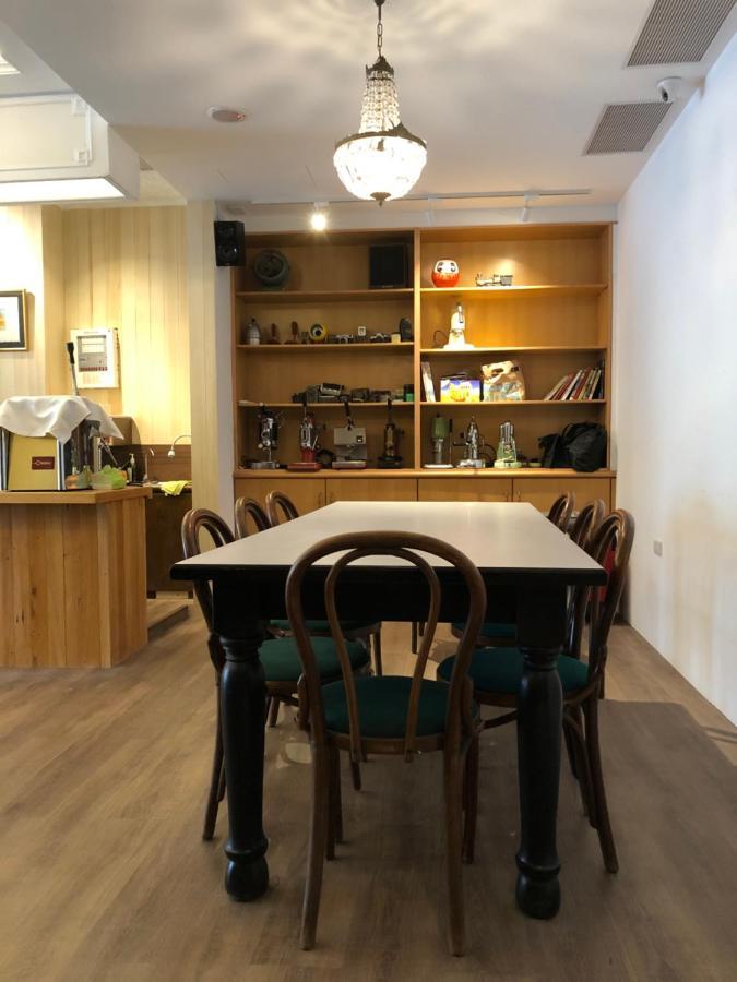 Yoshi Hotel - Tainan Station Branch Екстериор снимка
