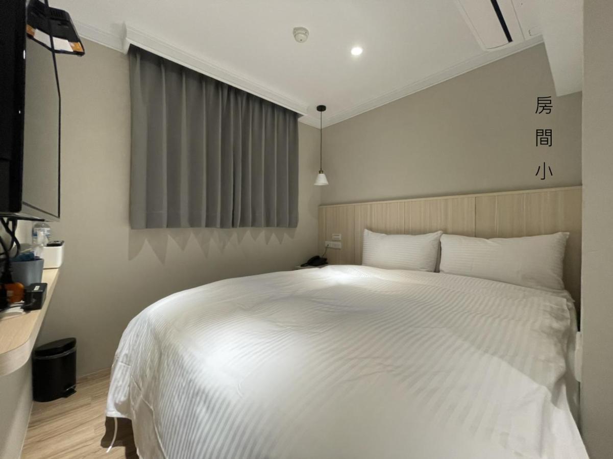 Yoshi Hotel - Tainan Station Branch Екстериор снимка
