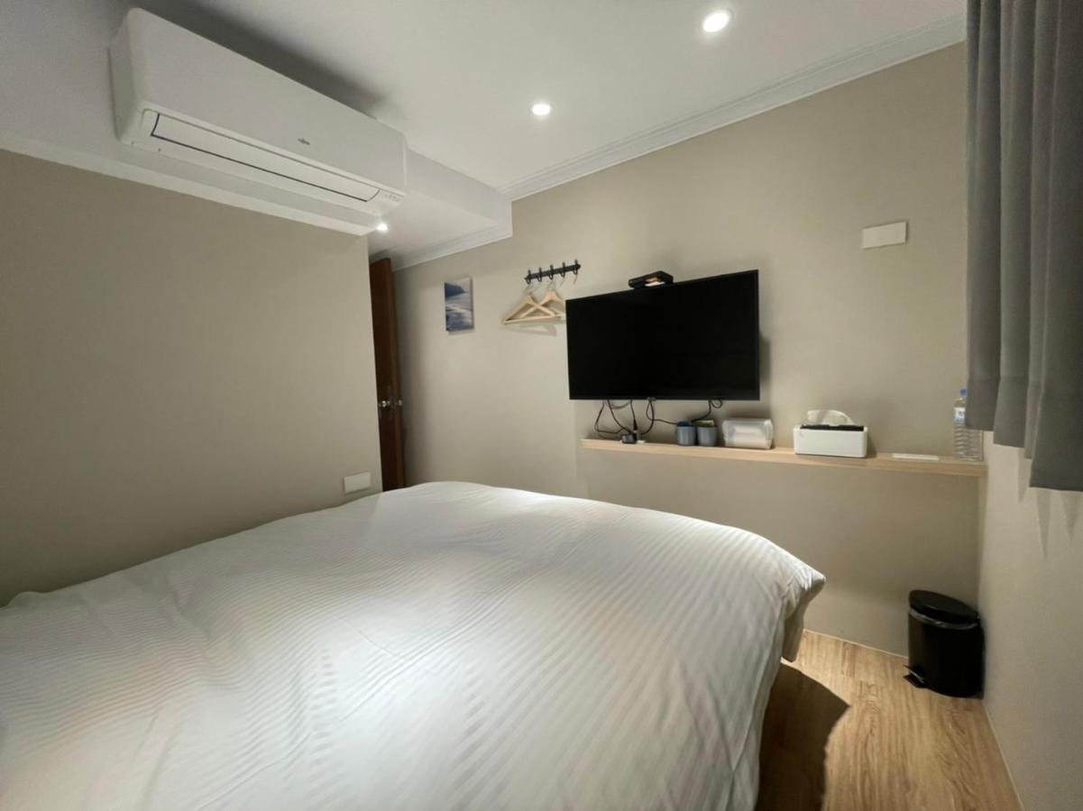 Yoshi Hotel - Tainan Station Branch Екстериор снимка