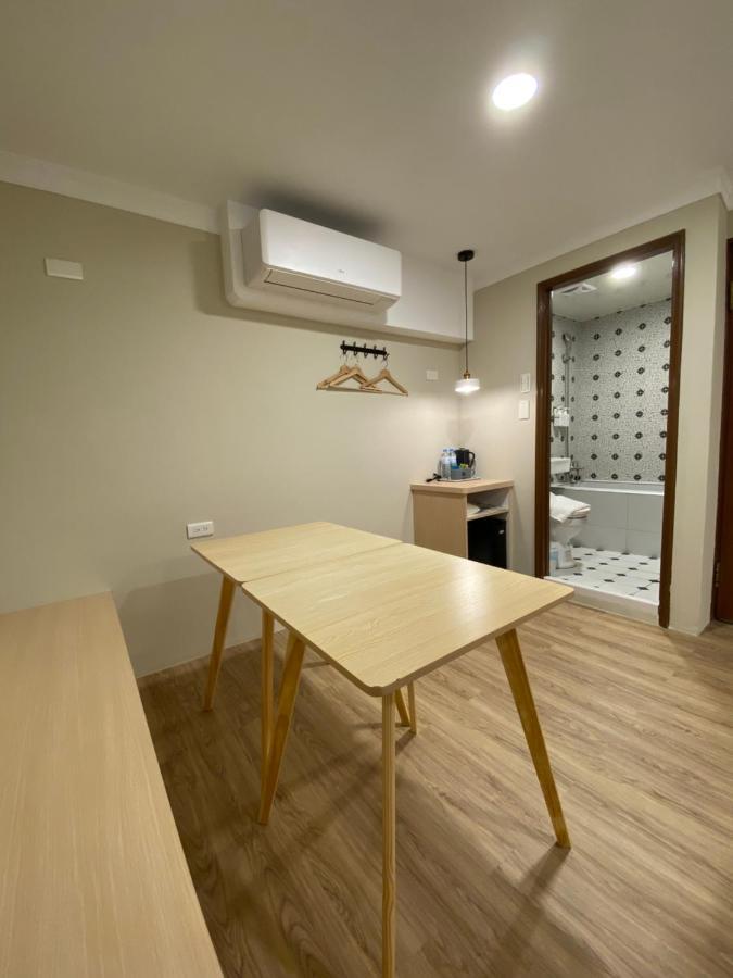 Yoshi Hotel - Tainan Station Branch Екстериор снимка