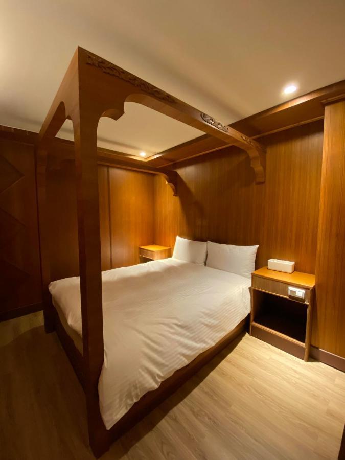 Yoshi Hotel - Tainan Station Branch Екстериор снимка