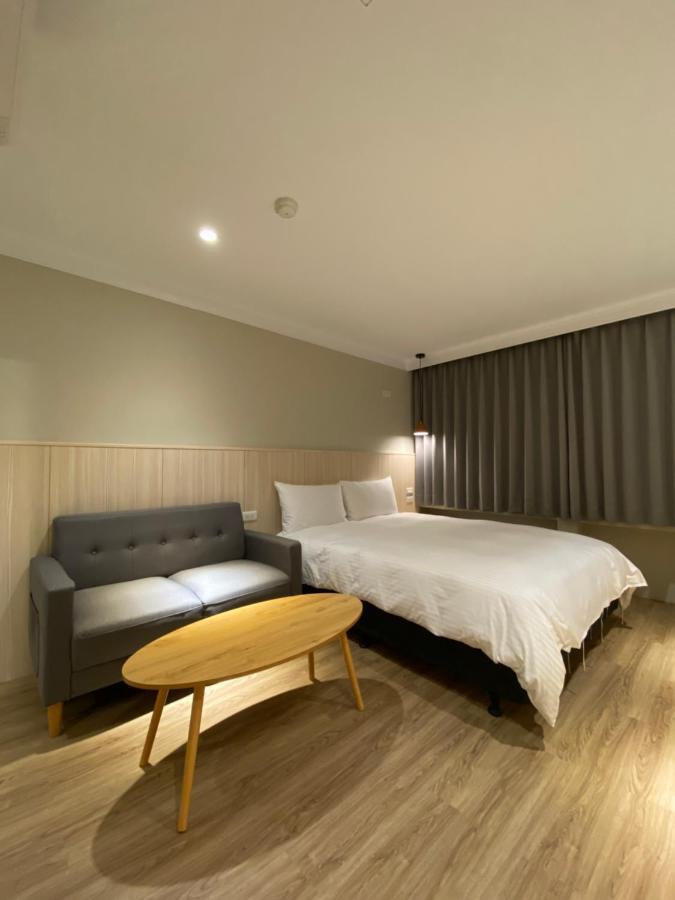 Yoshi Hotel - Tainan Station Branch Екстериор снимка