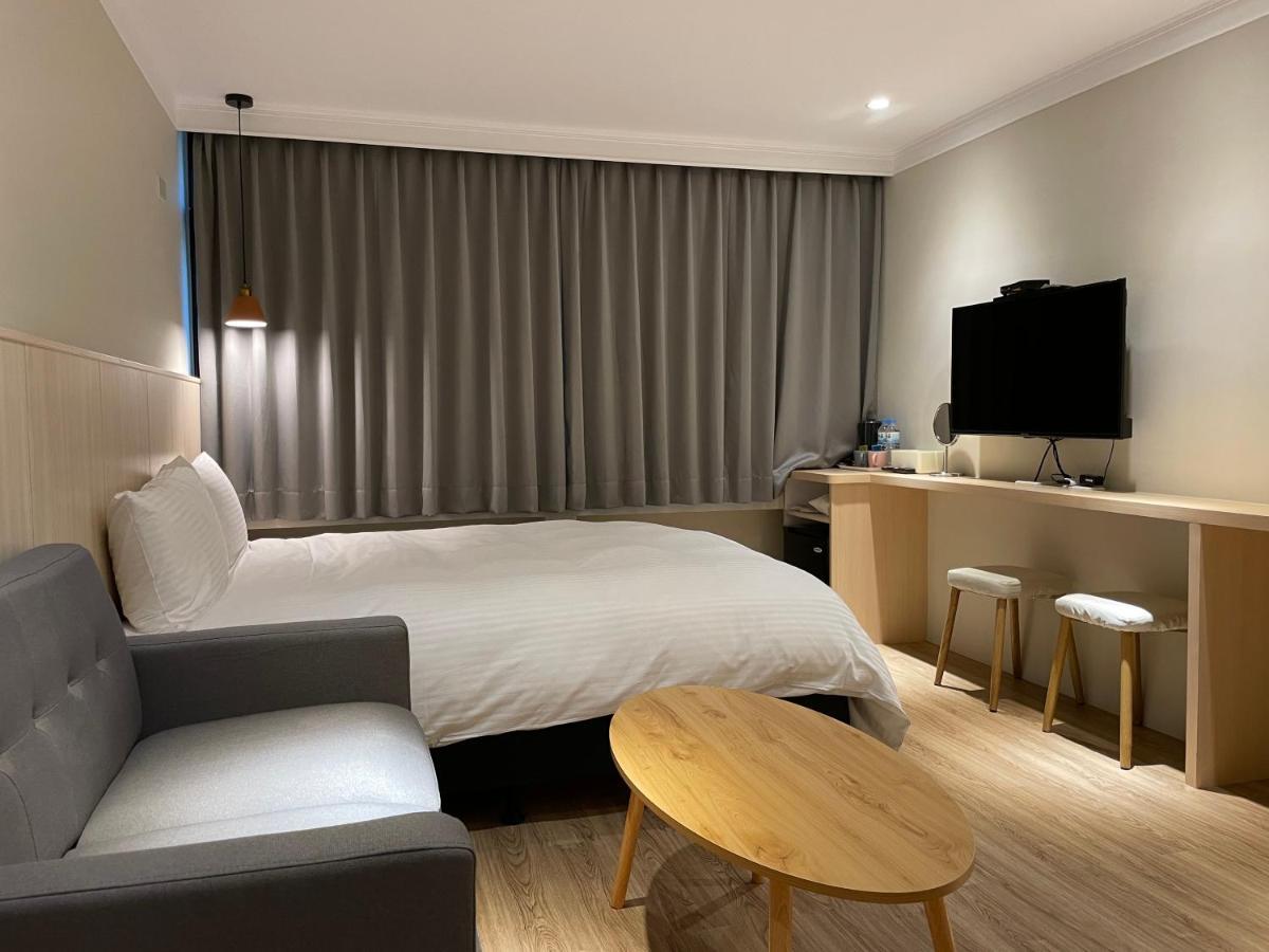 Yoshi Hotel - Tainan Station Branch Екстериор снимка