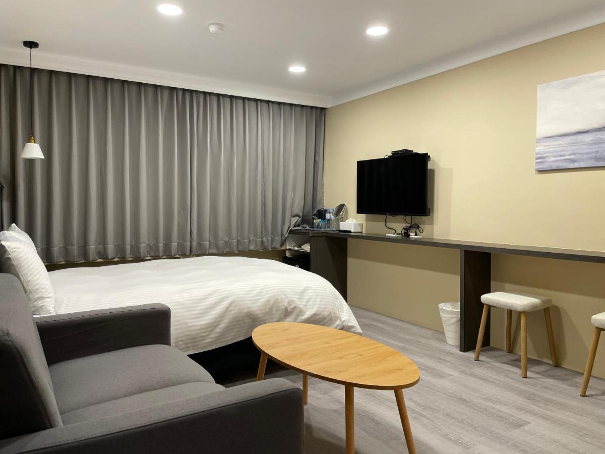Yoshi Hotel - Tainan Station Branch Екстериор снимка