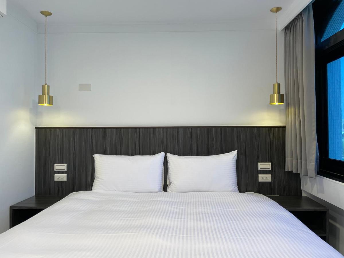 Yoshi Hotel - Tainan Station Branch Екстериор снимка