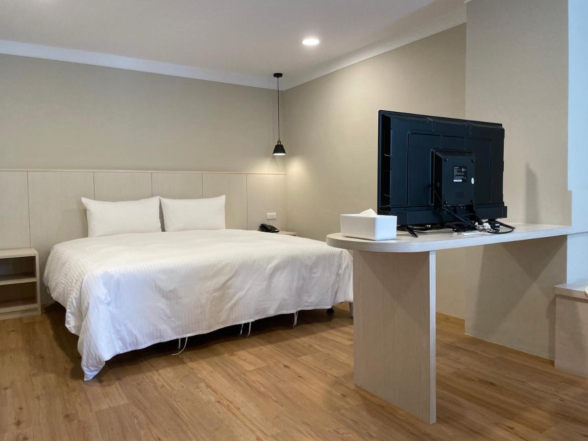 Yoshi Hotel - Tainan Station Branch Екстериор снимка