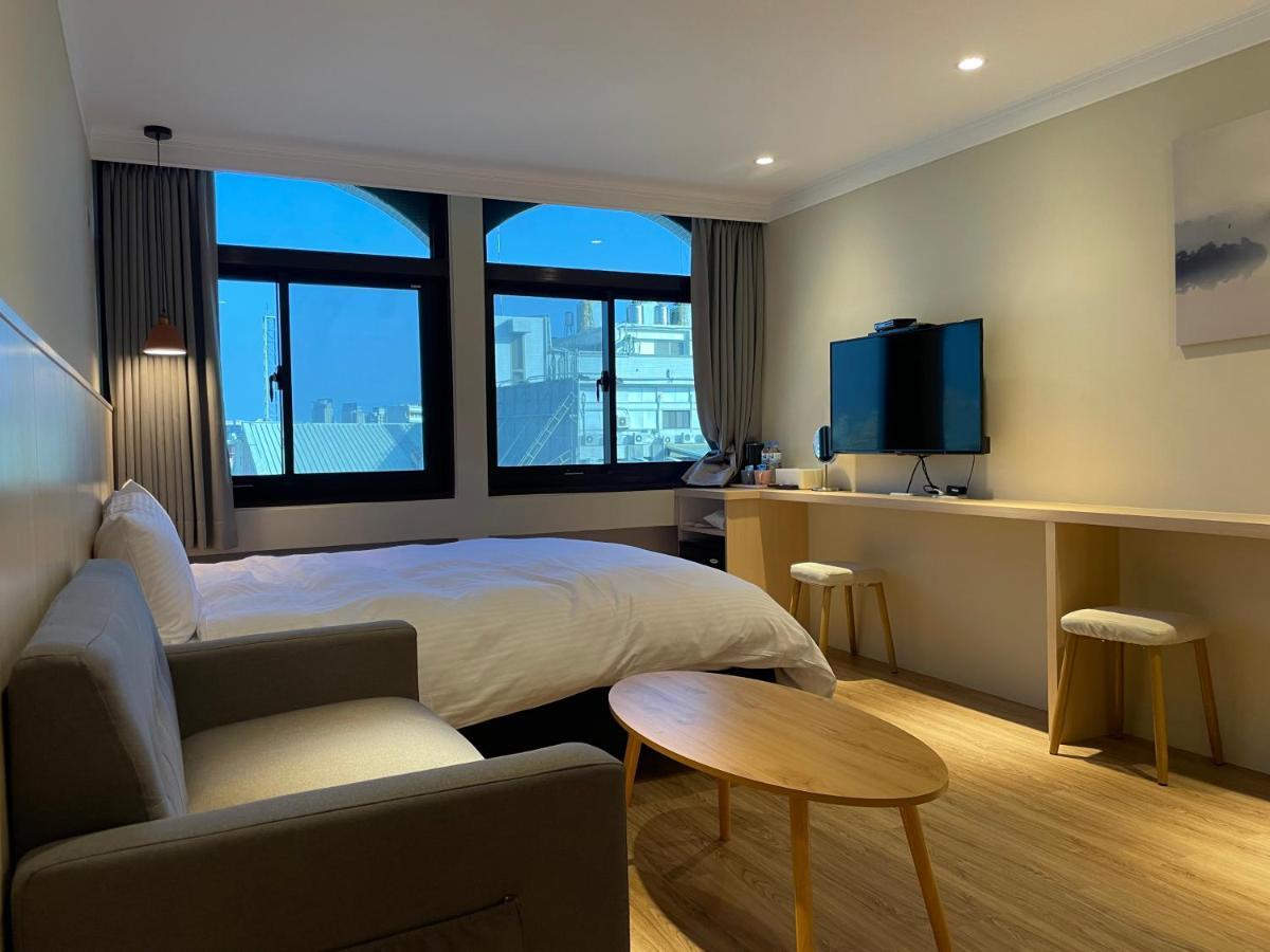 Yoshi Hotel - Tainan Station Branch Екстериор снимка