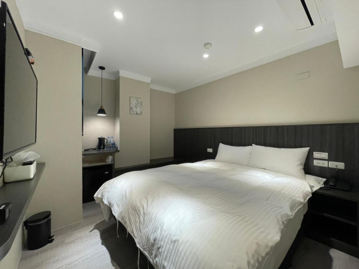 Yoshi Hotel - Tainan Station Branch Екстериор снимка