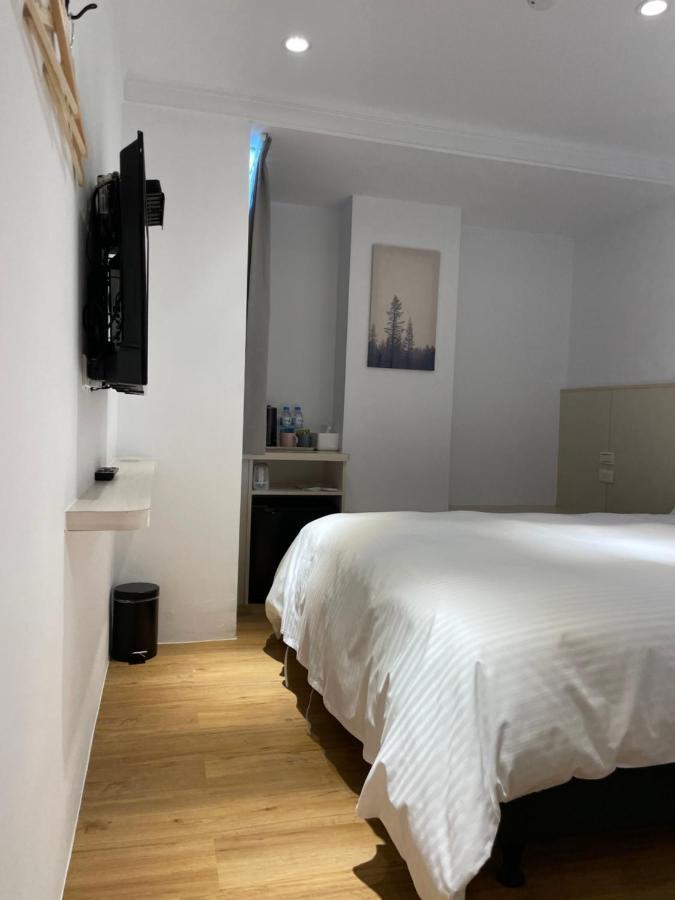 Yoshi Hotel - Tainan Station Branch Екстериор снимка