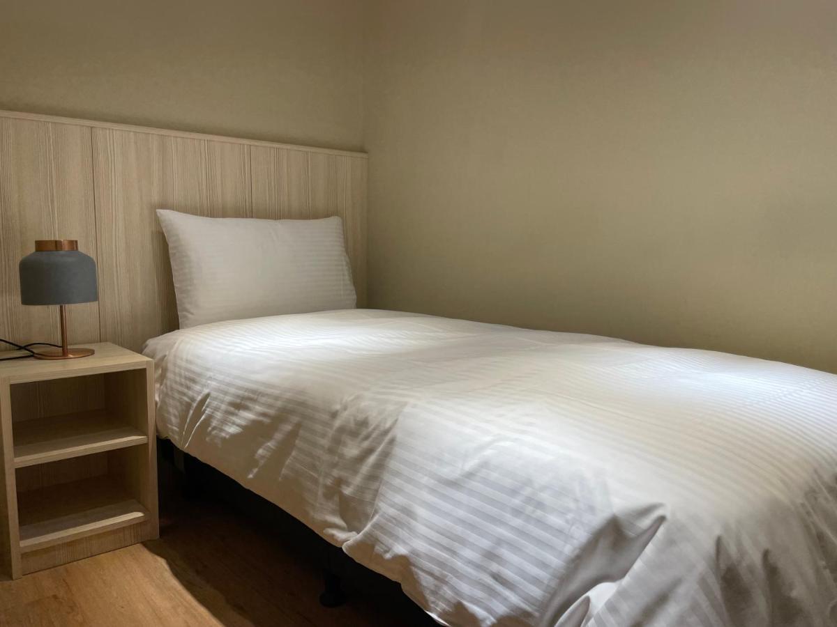 Yoshi Hotel - Tainan Station Branch Екстериор снимка