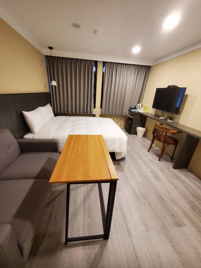 Yoshi Hotel - Tainan Station Branch Екстериор снимка