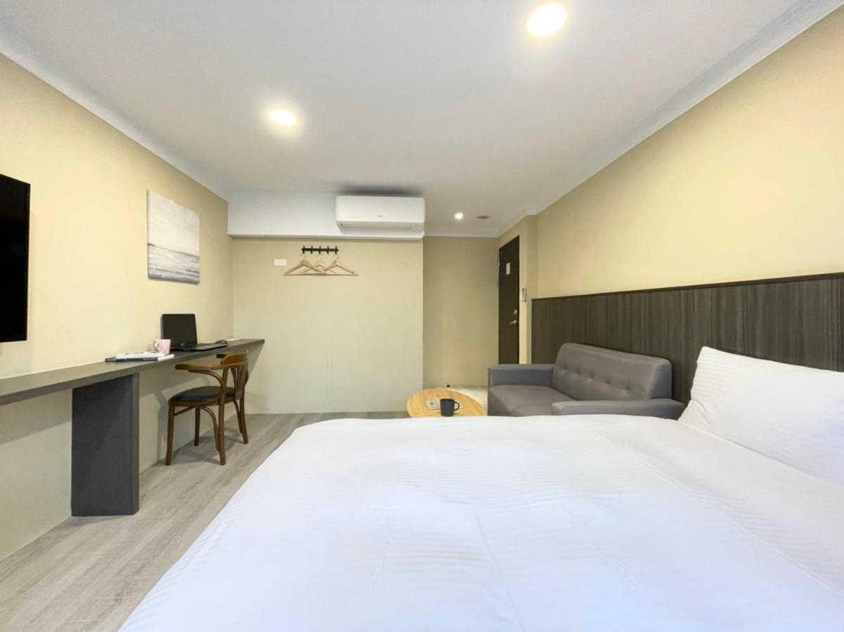 Yoshi Hotel - Tainan Station Branch Екстериор снимка