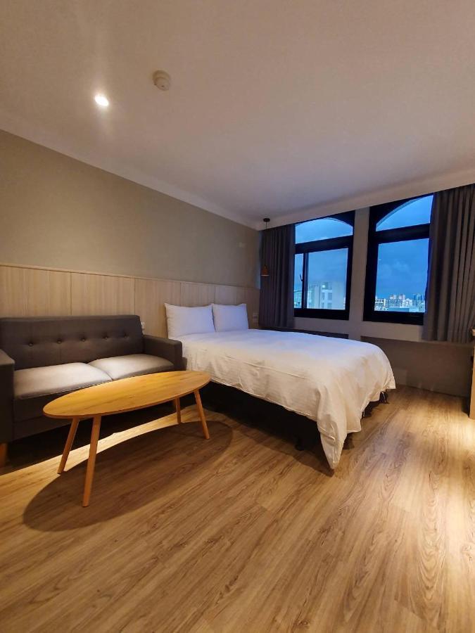 Yoshi Hotel - Tainan Station Branch Екстериор снимка