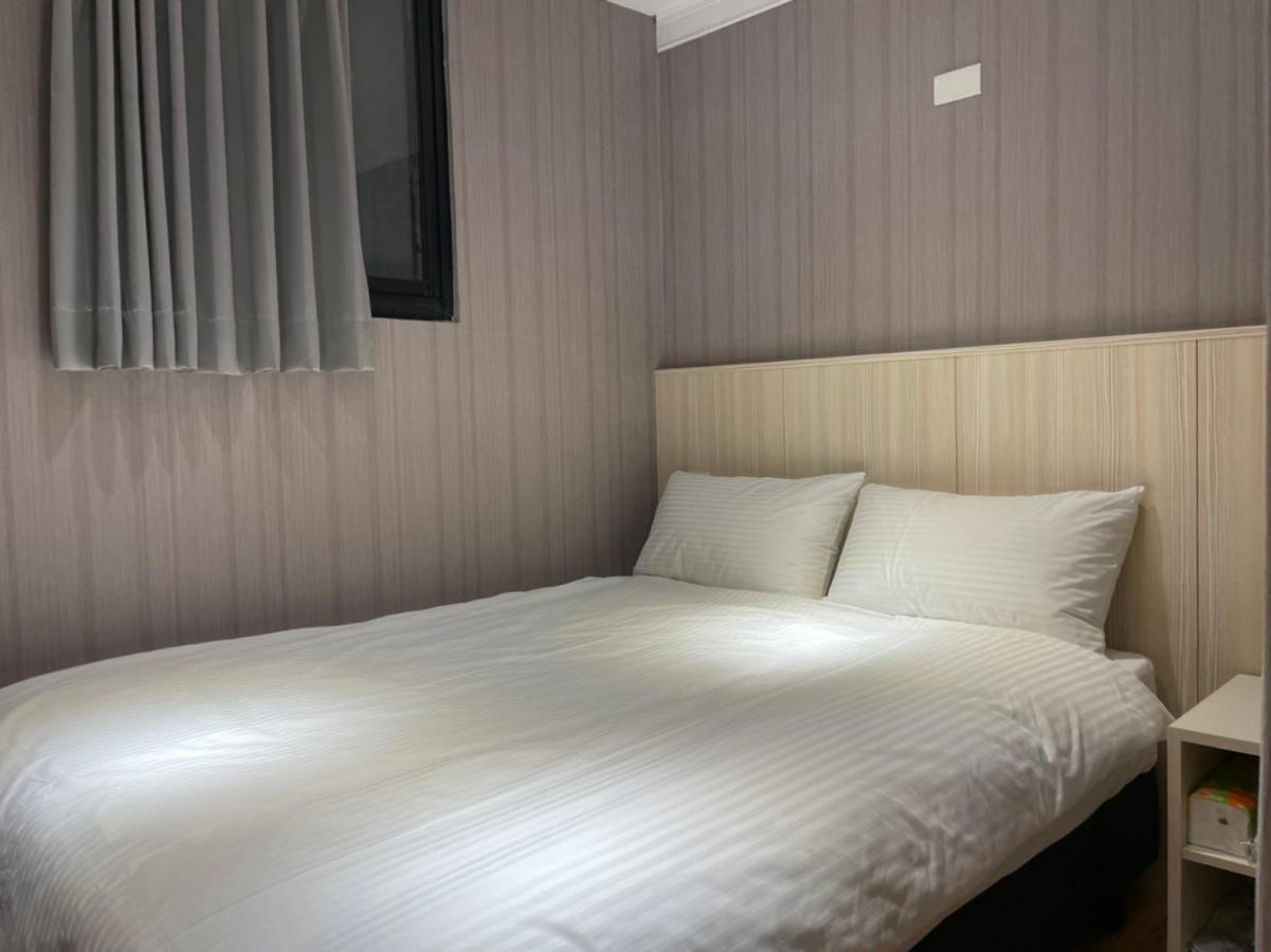 Yoshi Hotel - Tainan Station Branch Екстериор снимка