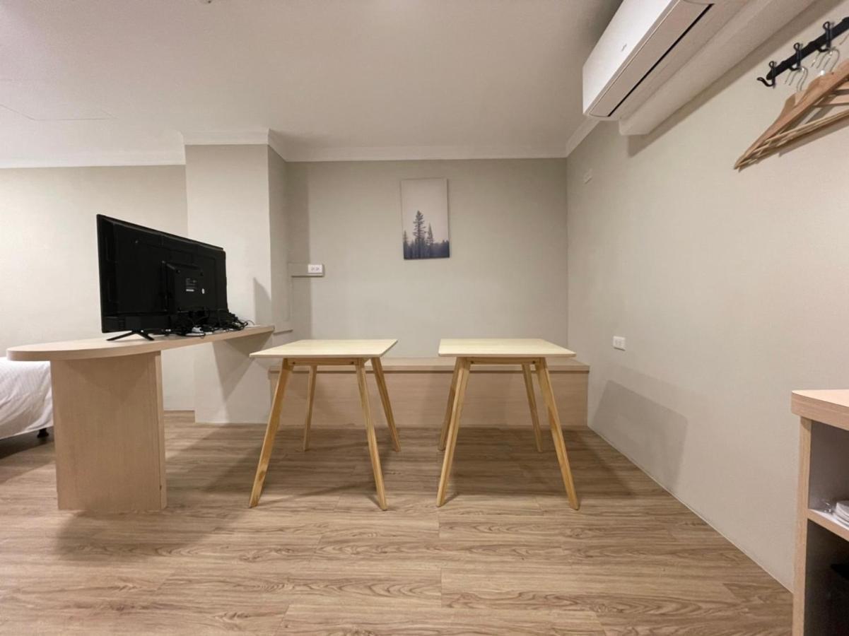 Yoshi Hotel - Tainan Station Branch Екстериор снимка