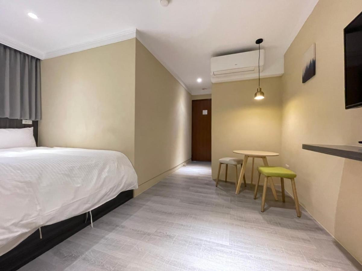 Yoshi Hotel - Tainan Station Branch Екстериор снимка