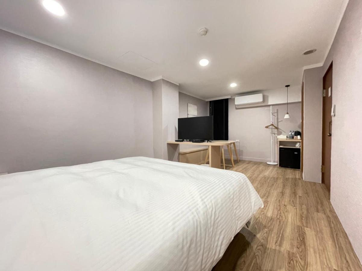 Yoshi Hotel - Tainan Station Branch Екстериор снимка