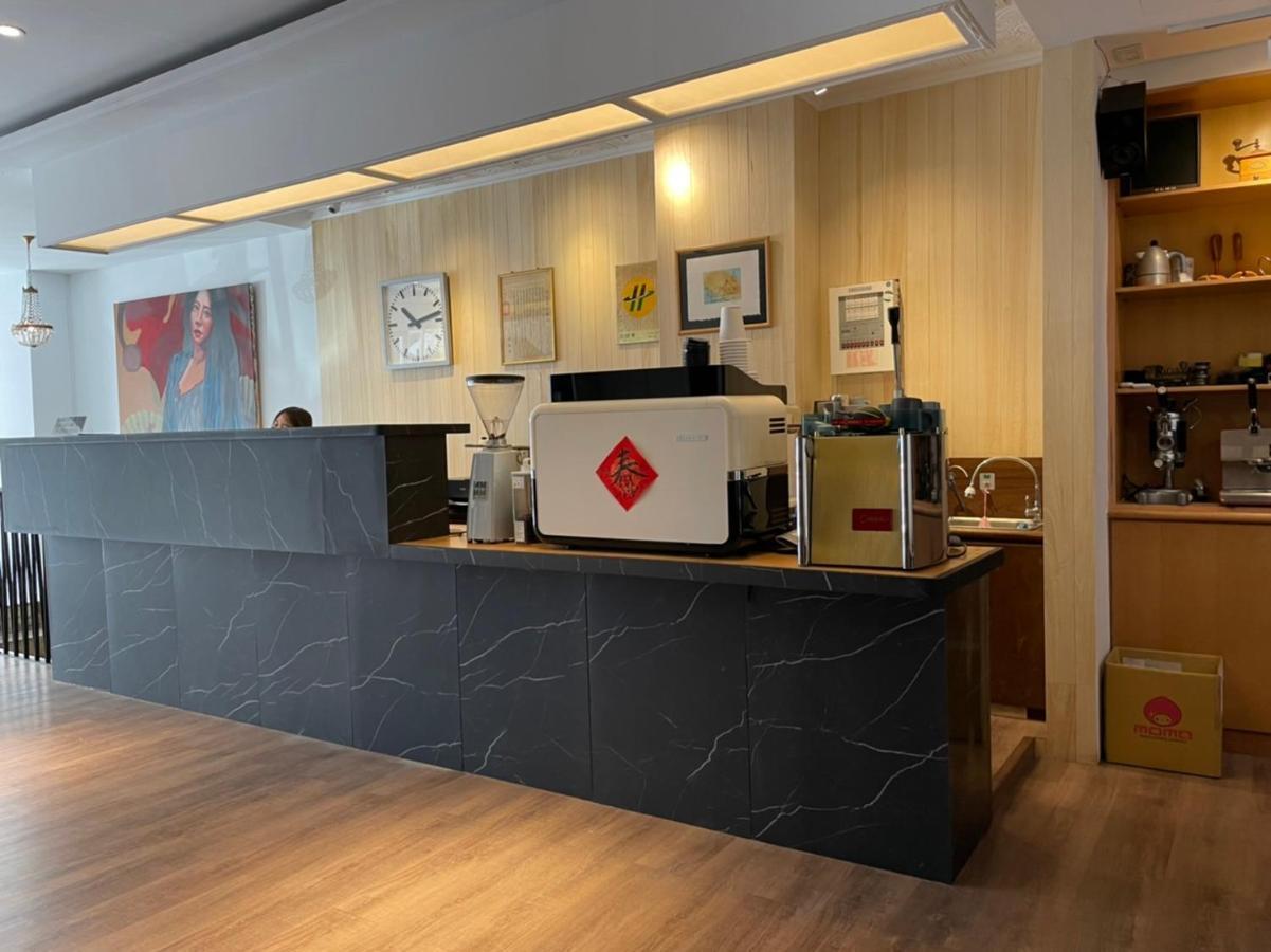 Yoshi Hotel - Tainan Station Branch Екстериор снимка