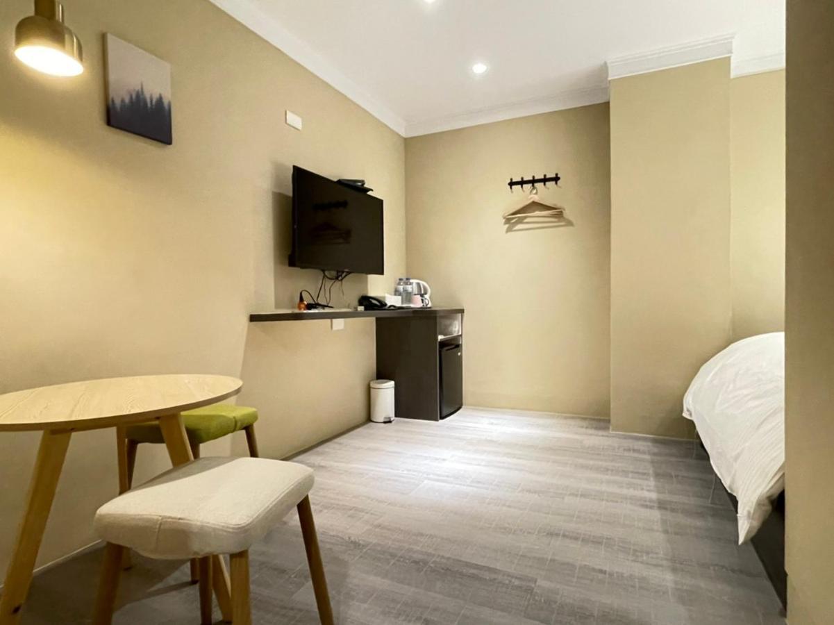 Yoshi Hotel - Tainan Station Branch Екстериор снимка