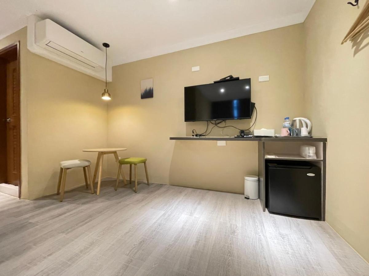 Yoshi Hotel - Tainan Station Branch Екстериор снимка