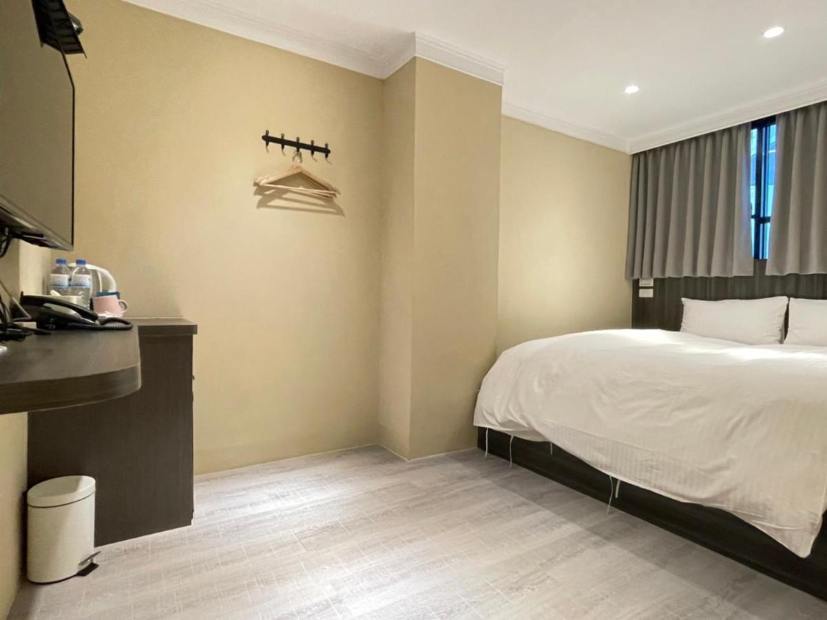 Yoshi Hotel - Tainan Station Branch Екстериор снимка