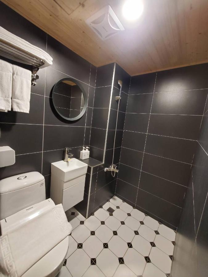 Yoshi Hotel - Tainan Station Branch Екстериор снимка
