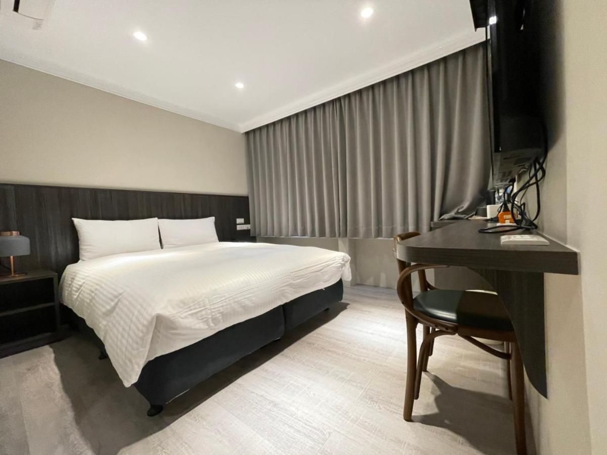 Yoshi Hotel - Tainan Station Branch Екстериор снимка