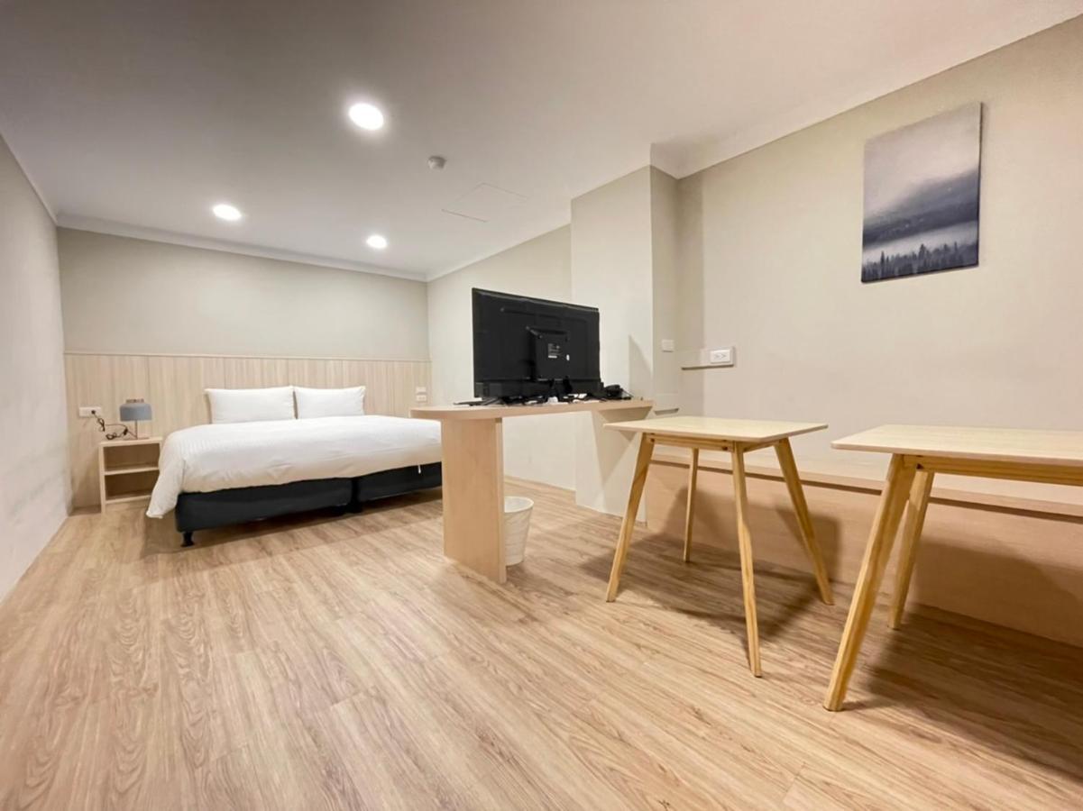Yoshi Hotel - Tainan Station Branch Екстериор снимка