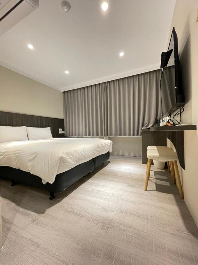 Yoshi Hotel - Tainan Station Branch Екстериор снимка