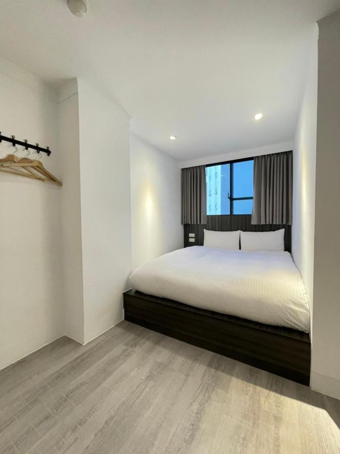 Yoshi Hotel - Tainan Station Branch Екстериор снимка