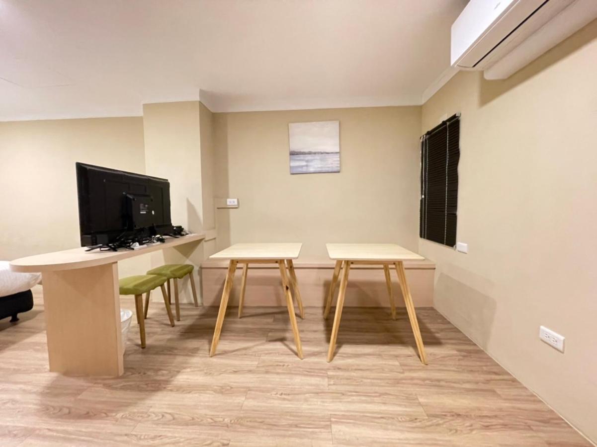 Yoshi Hotel - Tainan Station Branch Екстериор снимка