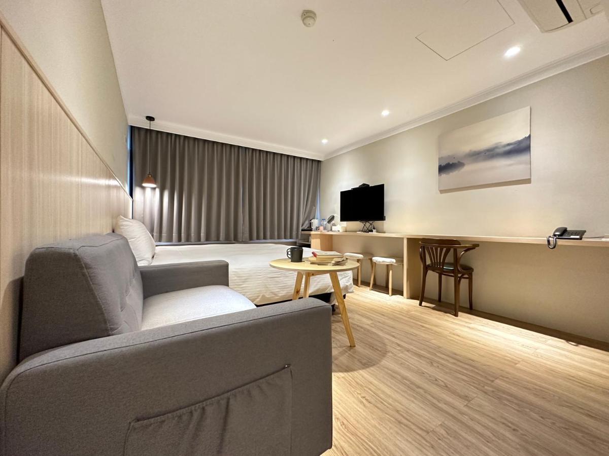 Yoshi Hotel - Tainan Station Branch Екстериор снимка