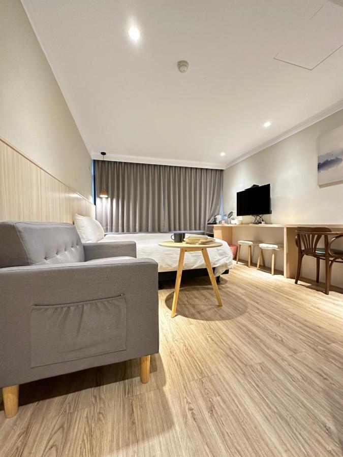 Yoshi Hotel - Tainan Station Branch Екстериор снимка