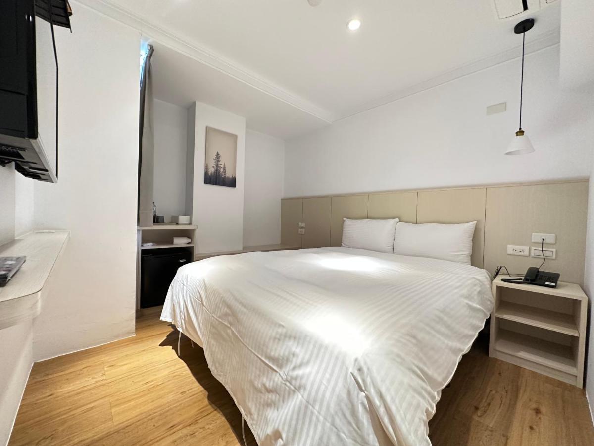 Yoshi Hotel - Tainan Station Branch Екстериор снимка