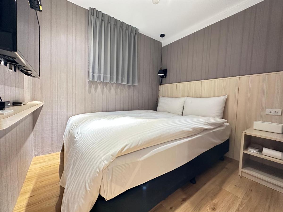 Yoshi Hotel - Tainan Station Branch Екстериор снимка