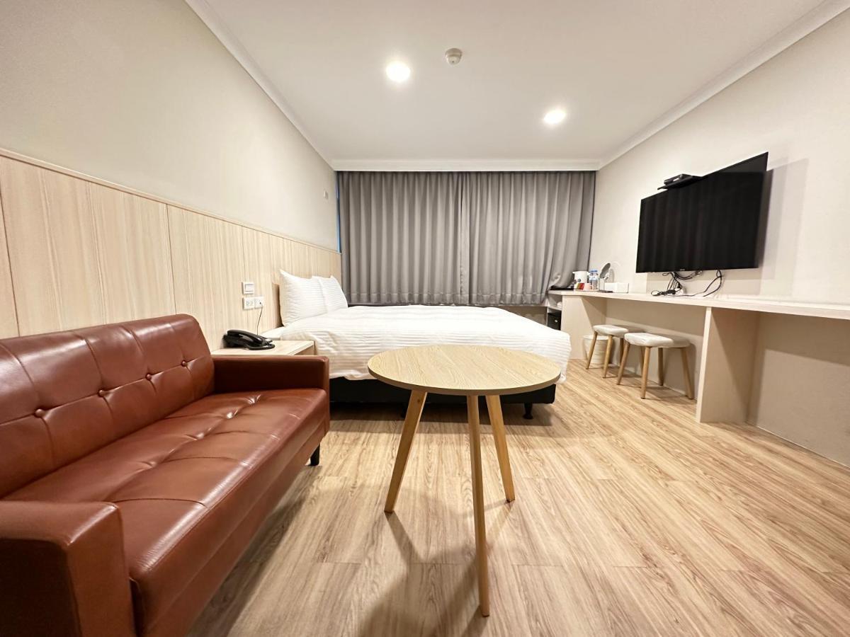 Yoshi Hotel - Tainan Station Branch Екстериор снимка