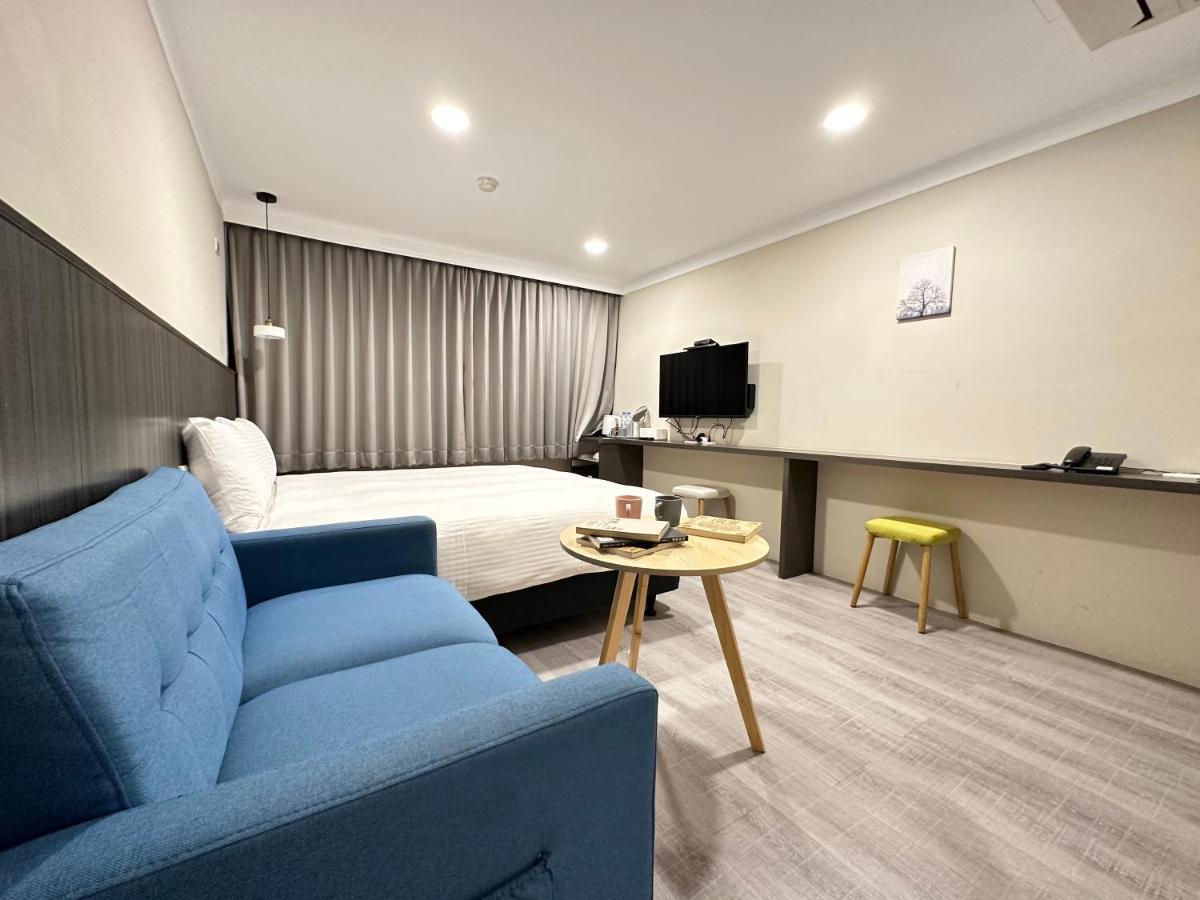 Yoshi Hotel - Tainan Station Branch Екстериор снимка