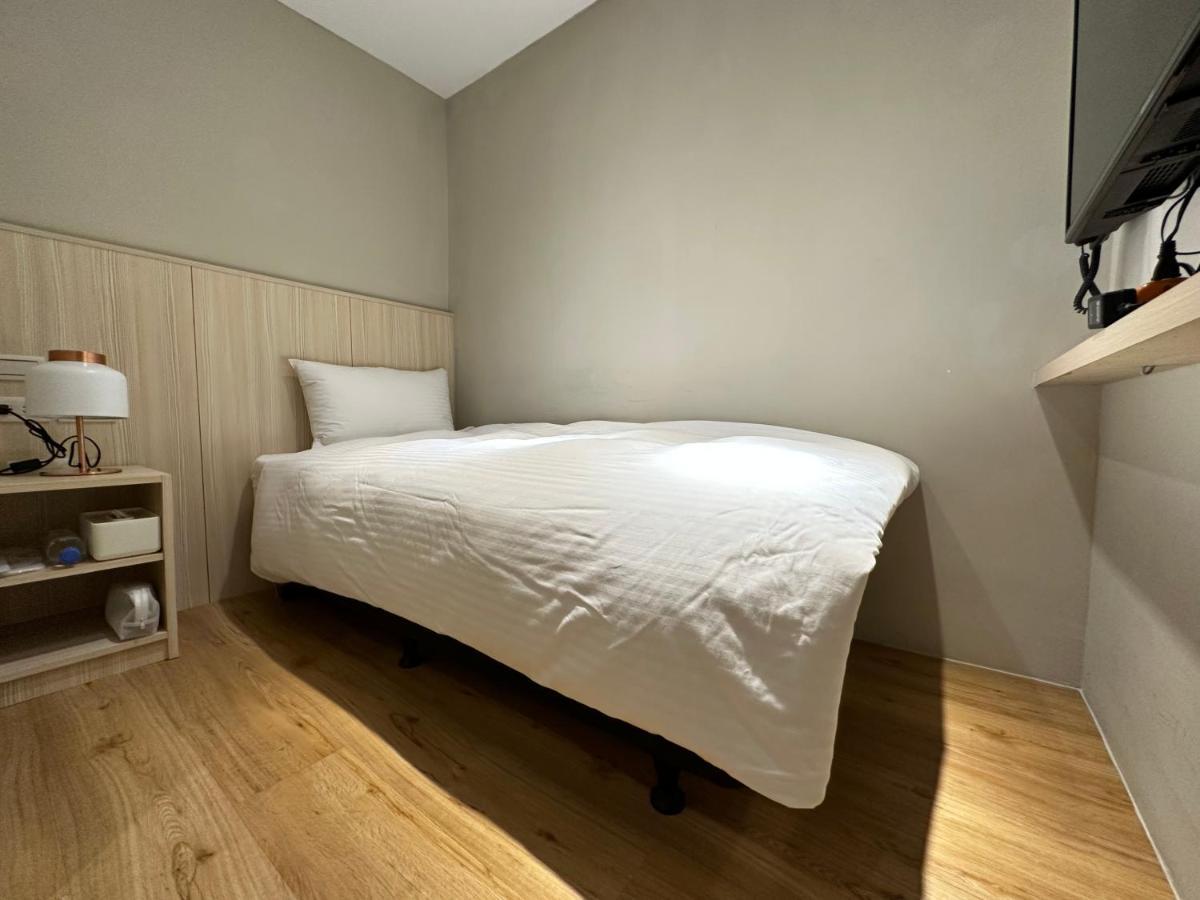 Yoshi Hotel - Tainan Station Branch Екстериор снимка